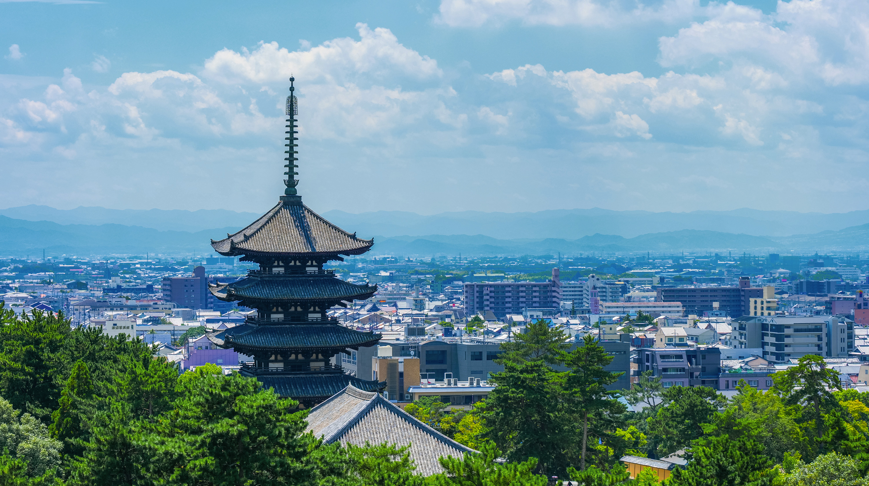 昼の京都五重塔
